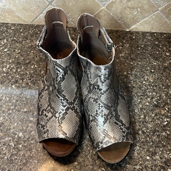 Corkys Boutique Wedge - Picture 2 of 7